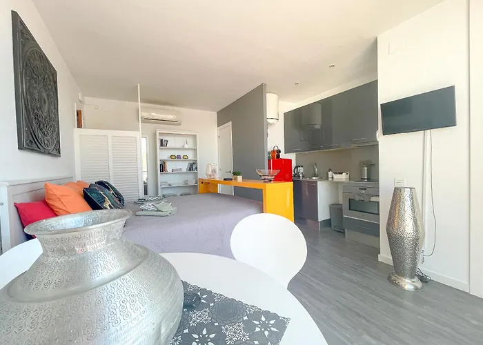 Unique With Amazing Terrace Centre アパート